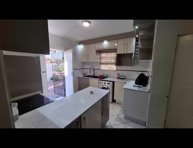2 bed property to rent in HARTEBEESTHOEK